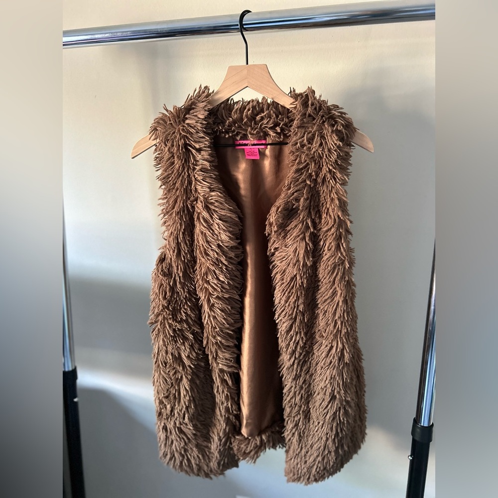betsey johnson faux fur vest